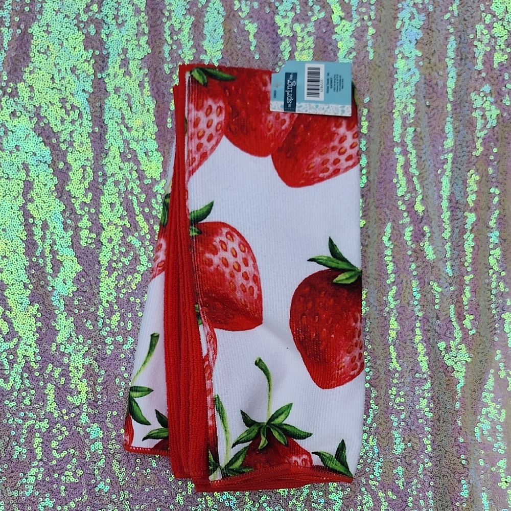 Strawberry Print Kitchen Towel Set NWT Cute!! 5 Piece!